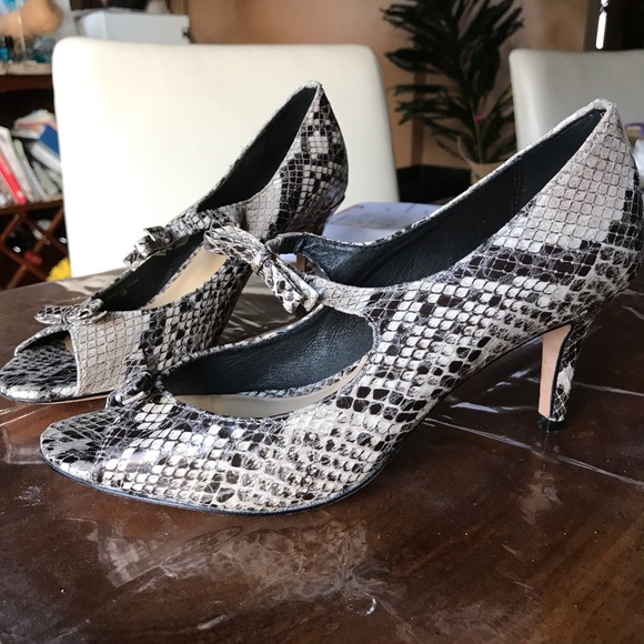 kate spade Shoes - Kate Spade kitten heel shoe